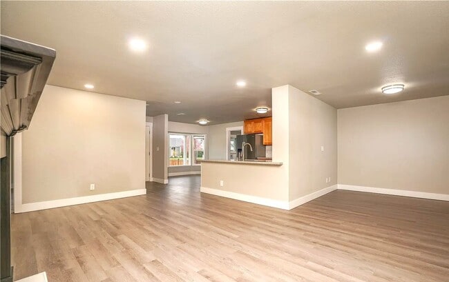922 5th Ave SW