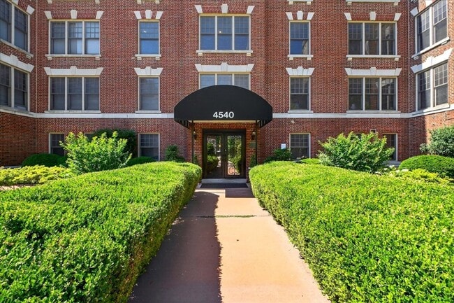 Building Photo - 4540 Lindell Blvd Unit 102 Rental