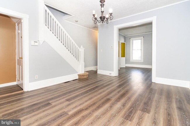 Photo - 635 Chambers St