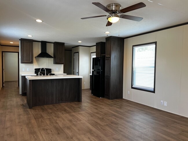 Photo - 709 N Collins Fwy