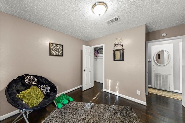 Photo - 7252 Parker Rd