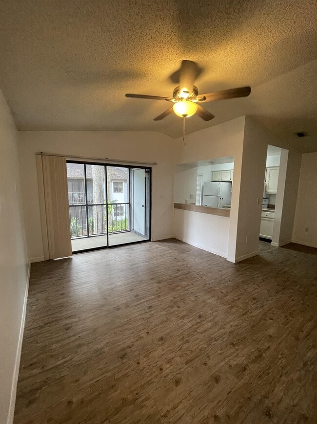 Photo - 202 Riverbend Dr