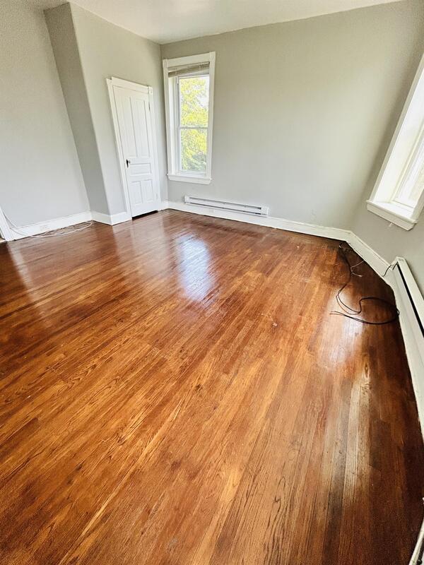 Building Photo - 7437 Oxford Ave