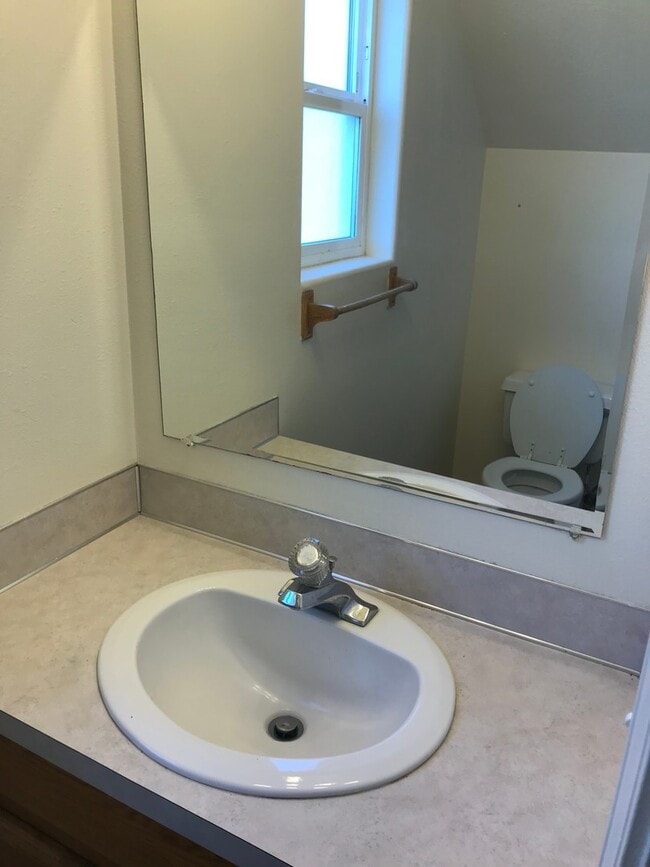 Photo - (SAM 15) 3 bedroom and 1.5 Bathroom duplex Unit 701