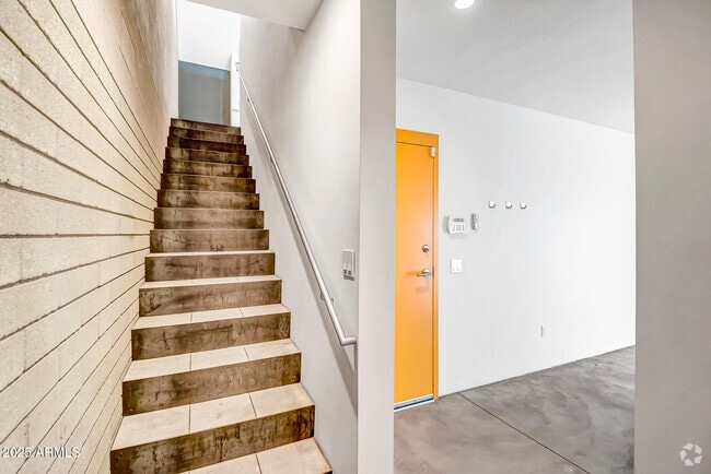 Building Photo - 1145 E Whitton Ave Rental