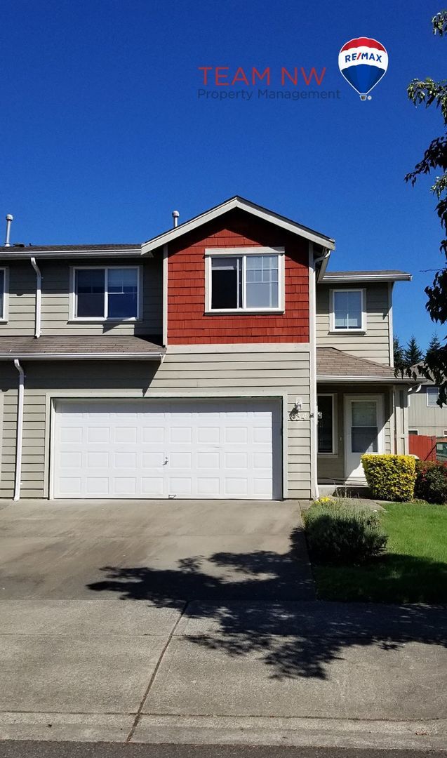 Building Photo - 3 bed, 2.5 bath with great room! N.Thursto... Rental