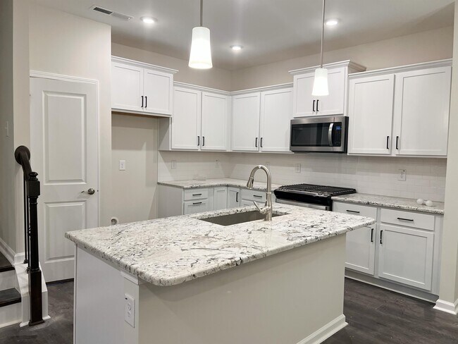 Photo - 1106 Crater Lake Way