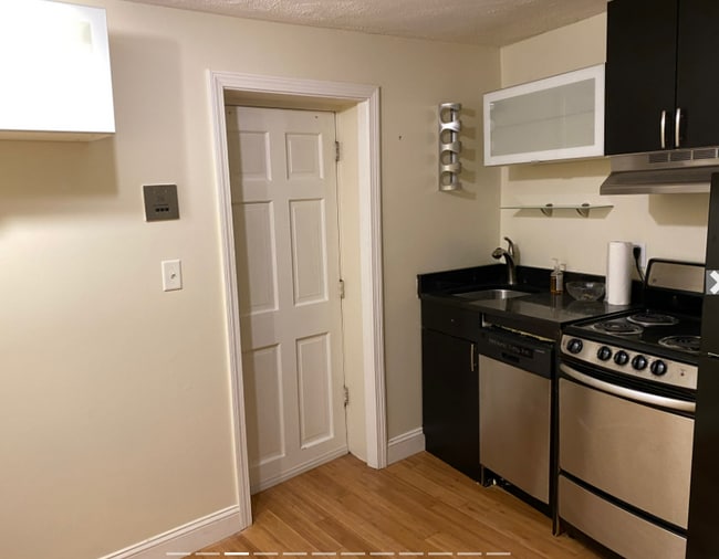 Photo - 10 Bartlett Pl Unit 2