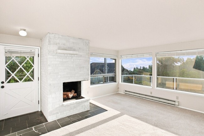 6803-6805 E Side Dr NE