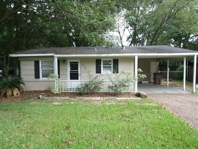 Building Photo - 716 Merritt Dr Rental