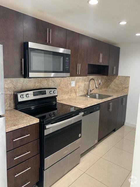 Building Photo - 4190 NW 79th Ave Unit 2D Rental