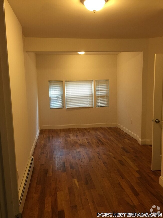 Building Photo - 10 Wilcock St Rental