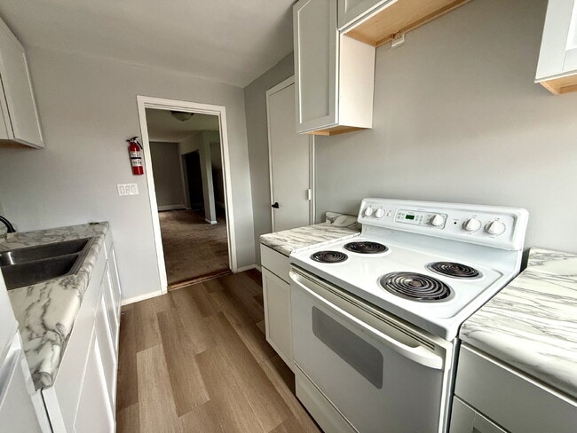 Spacious Upper, 1 bedroom, 1 bath, with bonus room