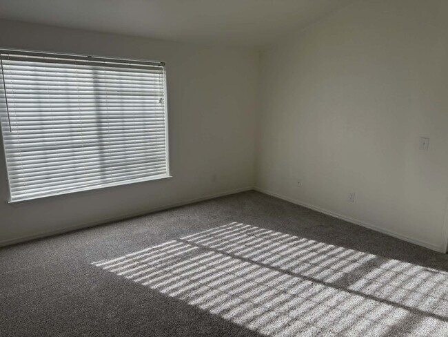 Photo - 5173 Bullion St