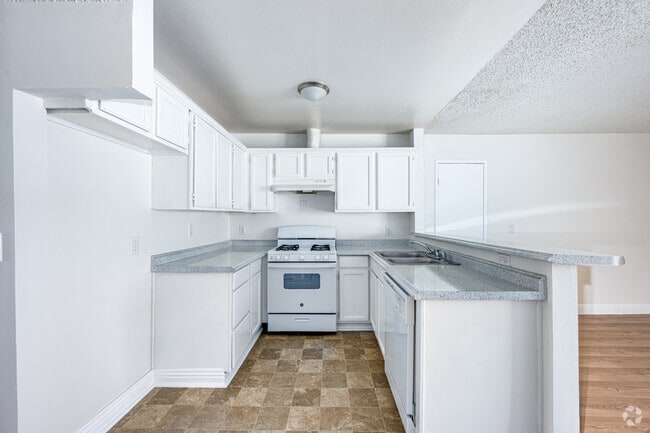 Interior Photo - 10225 Hillhaven Ave