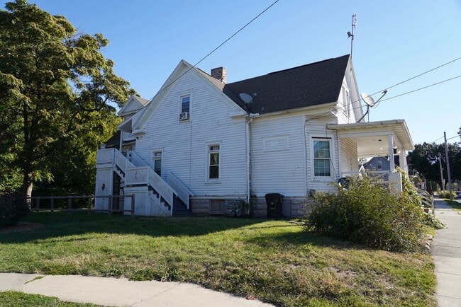 Building Photo - 719 W Jefferson St Unit A