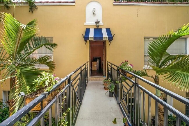 Photo - 4812 Pine Tree Dr Unit 206