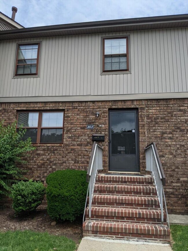Photo - 803 Maple Hill Dr Townhome