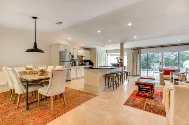 Building Photo - 2312 Las Casitas Dr