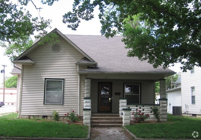 Building Photo - Charming 2br with original wood work & 6 f... Rental