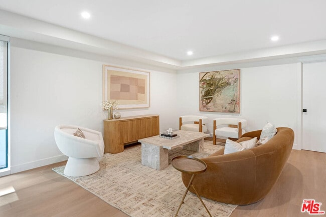 Photo - 350 N Palm Dr Unidad 106