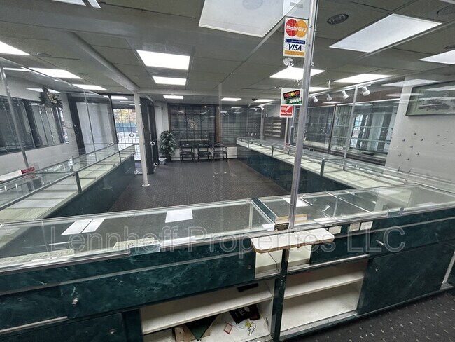 Photo - 692 Middlesex St