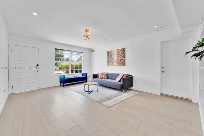 Photo - 1089 NE 110th St