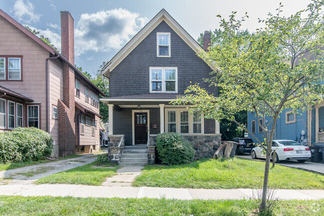 Building Photo - 701 S Division St Rental