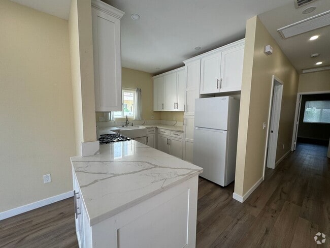 Building Photo - 2121 Ocean View Blvd Rental