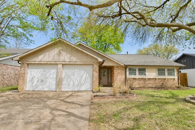 Building Photo - 13511 Brook Hollow Dr