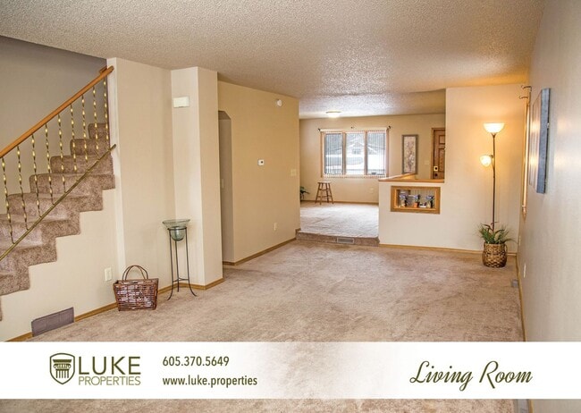 Building Photo - 1424 E 4th St