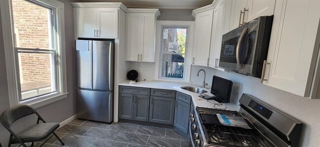 Photo - 100 W 12th St