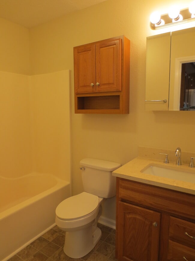 Photo - Kincaid Circle Apartments Unit 6