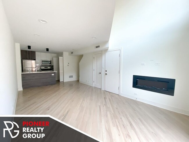 Photo - 853 W Grace St Unit 2