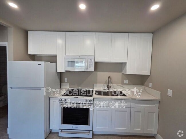 Building Photo - 2006 J Ave Unit C Rental