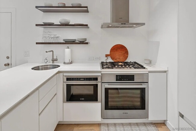 Photo - "Chic Coastal Living: Elegant 1-Bedroom Retreat with Luxe Finishes in La Jolla"