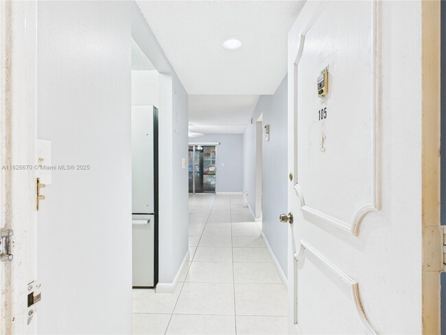 Photo - 4113 NW 88th Ave Unidad 105 Rental