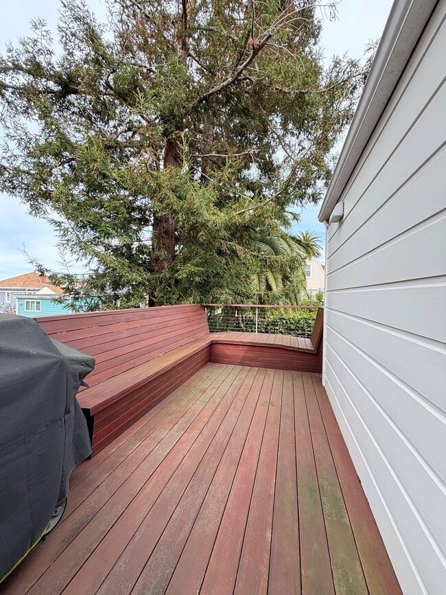 Photo - 1566 Newcomb Ave