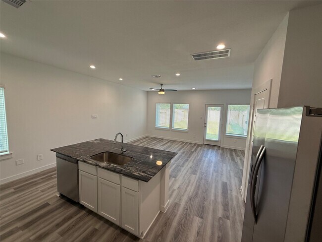 Photo - 10325 Sylvan Wds Trl