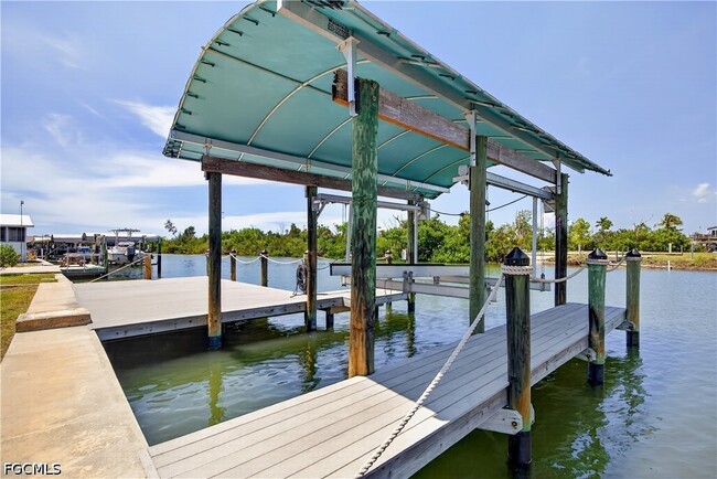 Photo - 3864 Royal Palm Dr