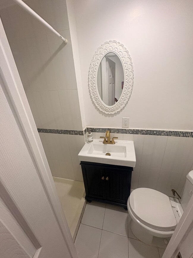 Photo - 463 E 54th St