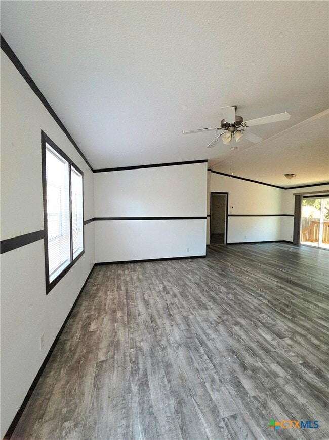 Photo - 1051 Tamarack Dr