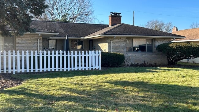 Building Photo - 1841 Ridgecliff Rd Rental