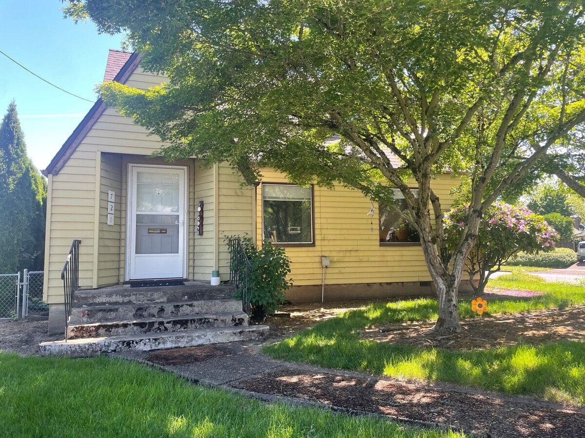 2 bed 1 bath Home in West Salem - 2 bed 1 bath Home in West Salem