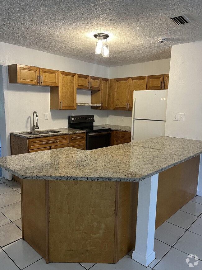 Building Photo - 5825 Hornet Dr Rental