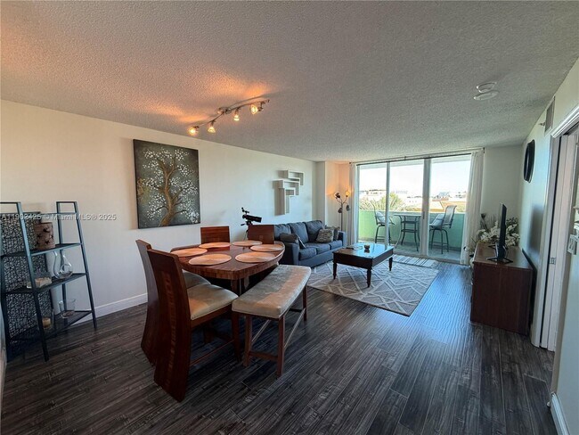 Photo - 90 Alton Rd Unidad 605