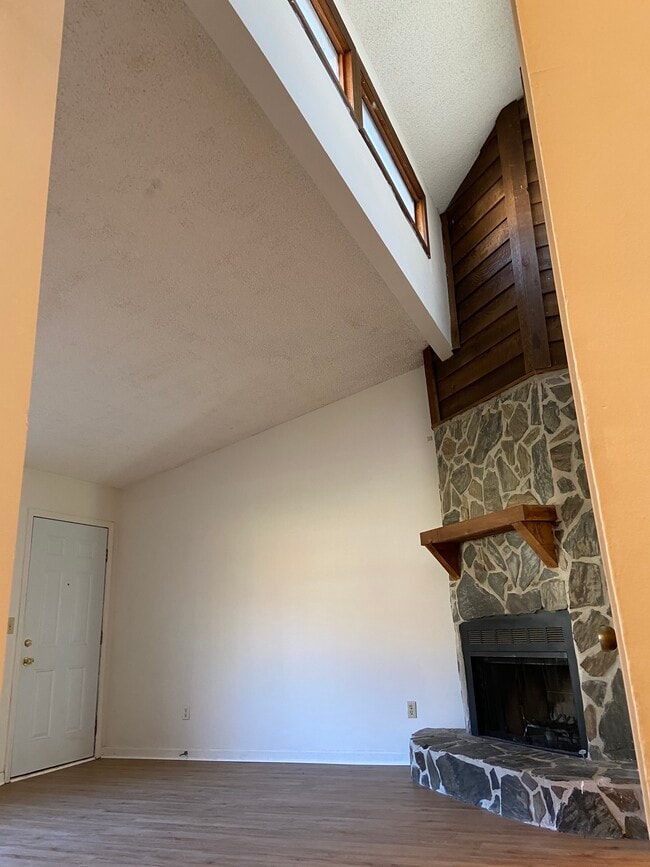 Photo - 5010 Hawthorne Ct
