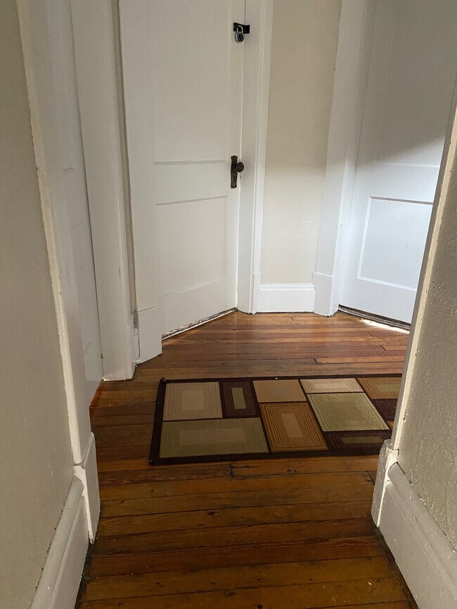 Photo - 472 E Tompkins St