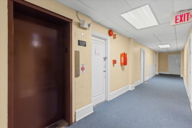 Building Photo - 33 S Iowa Ave