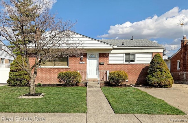 Photo - 8241 Clippert St